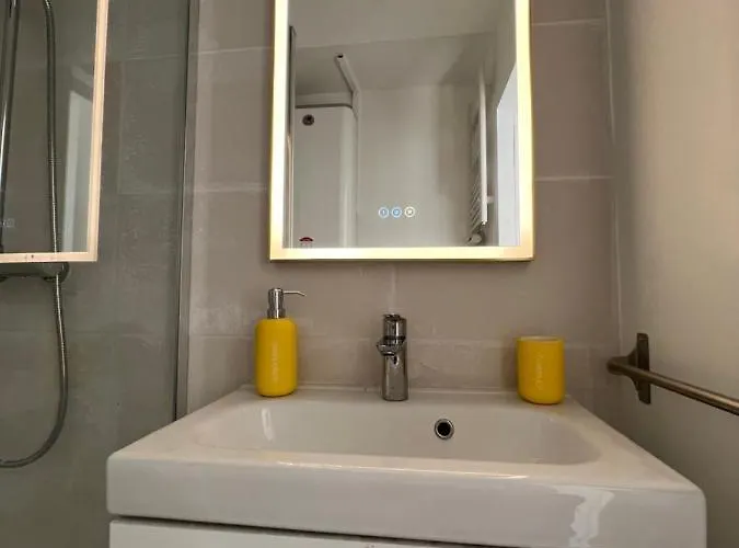 Hyper Centre De Avec Balcon Lägenhet